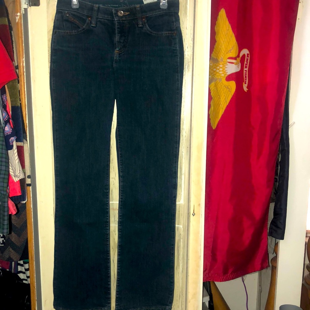 Women’s wrangler jeans, size 3/4–32 Q baby no gap waistband